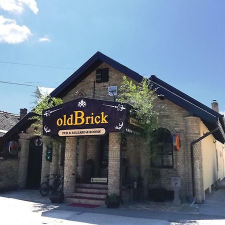 Oldbrick Pub Hotel ซอมโบร์ ภายนอก รูปภาพ