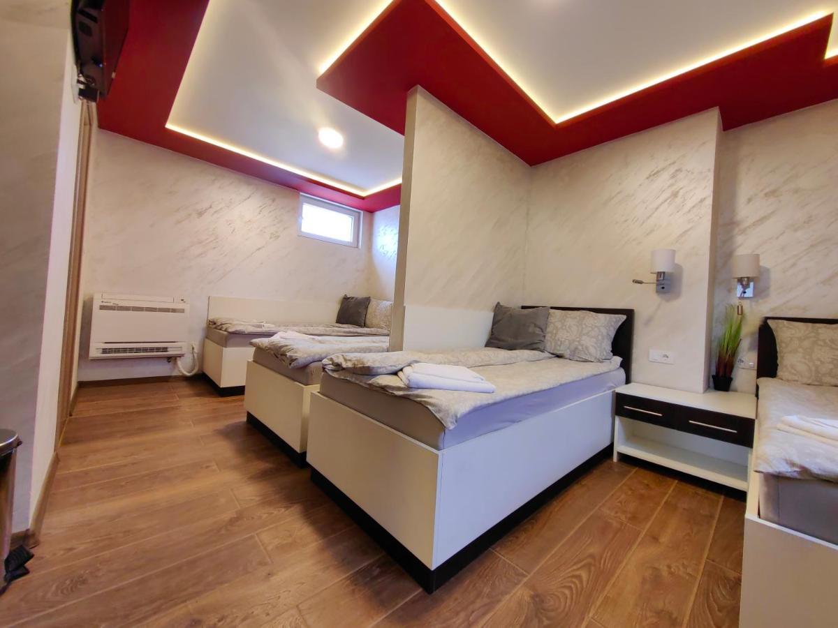 Oldbrick Pub Hotel ซอมโบร์ ภายนอก รูปภาพ