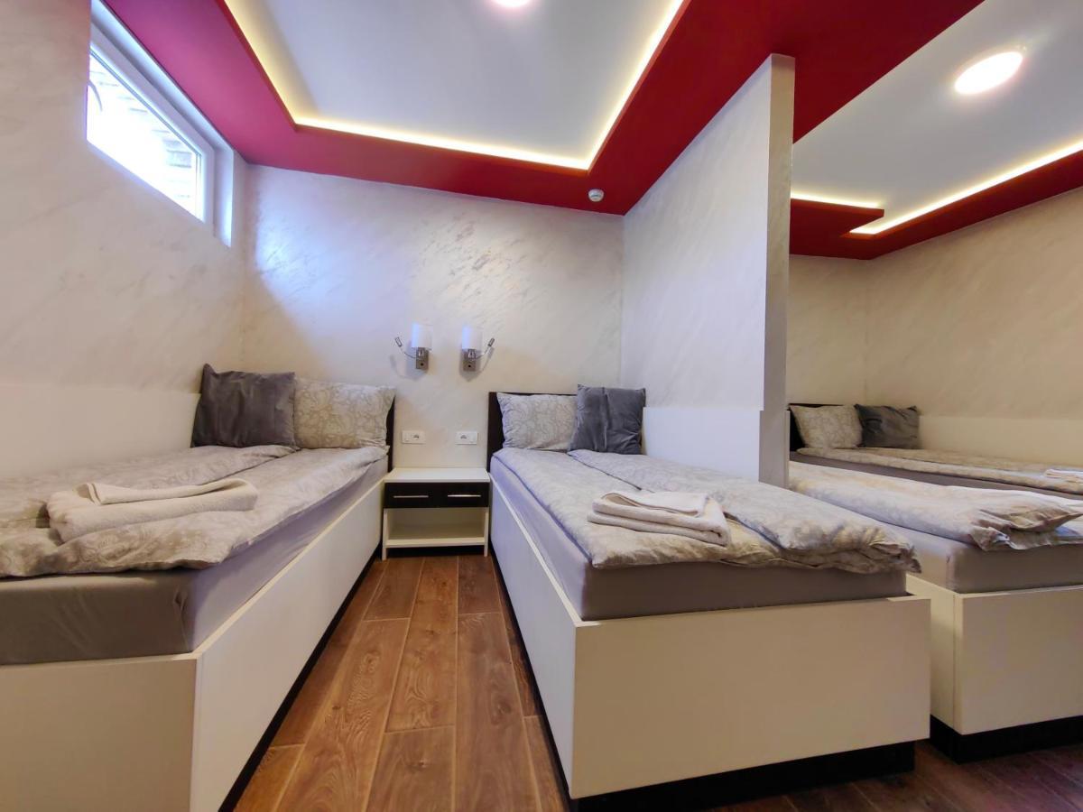 Oldbrick Pub Hotel ซอมโบร์ ภายนอก รูปภาพ