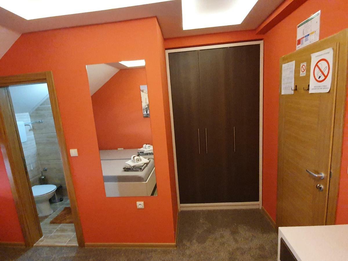 Oldbrick Pub Hotel ซอมโบร์ ภายนอก รูปภาพ
