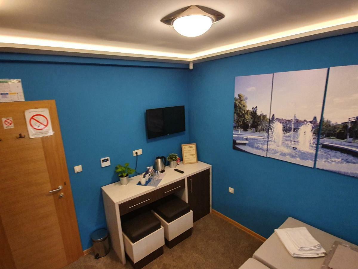 Oldbrick Pub Hotel ซอมโบร์ ภายนอก รูปภาพ
