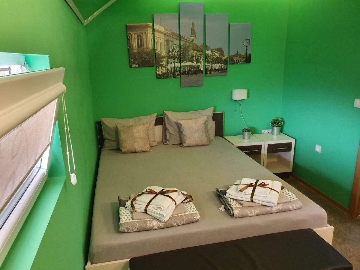 Oldbrick Pub Hotel ซอมโบร์ ภายนอก รูปภาพ