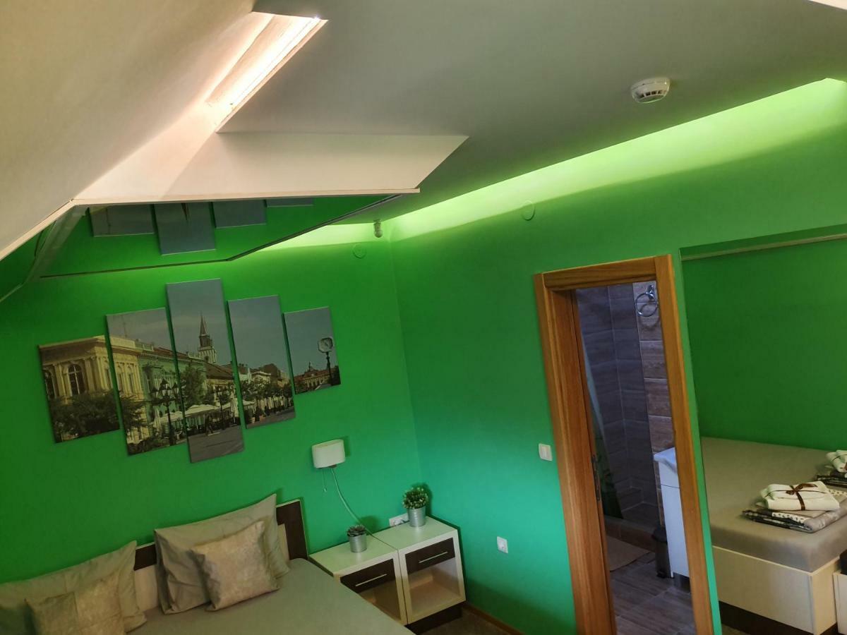 Oldbrick Pub Hotel ซอมโบร์ ภายนอก รูปภาพ
