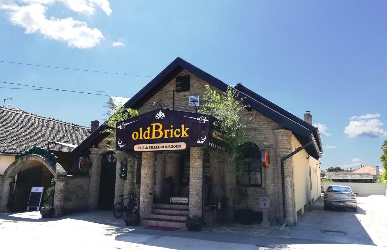 Oldbrick Pub Hotel ซอมโบร์ ภายนอก รูปภาพ